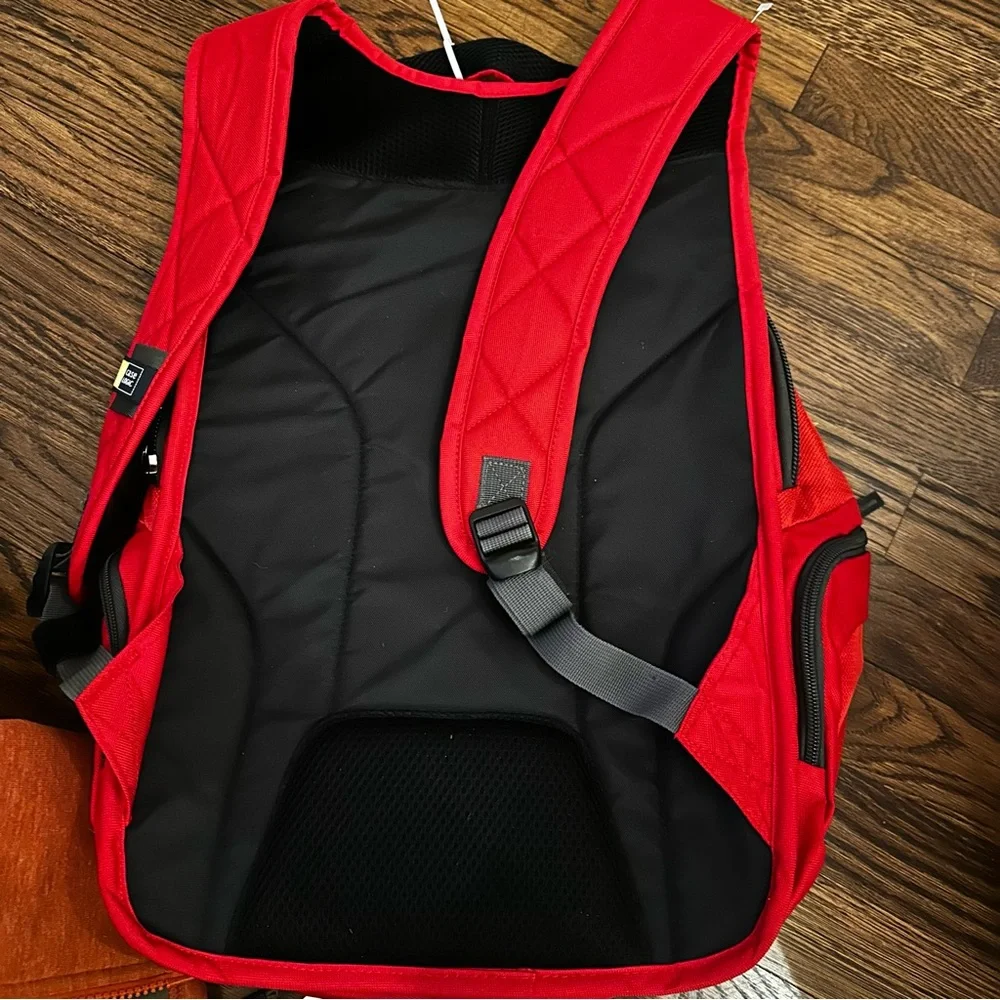 Case Logic Red 16" Laptop Backpack NWOT New Without Tags - Picture 6 of 8
